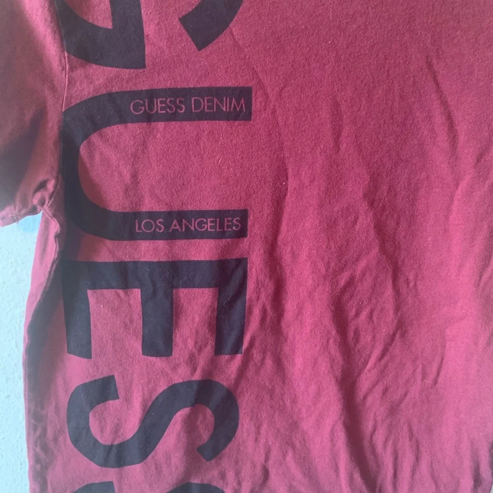 Guess Red Short‎ Sleeve Graphic Tee - Picture 3 of 7